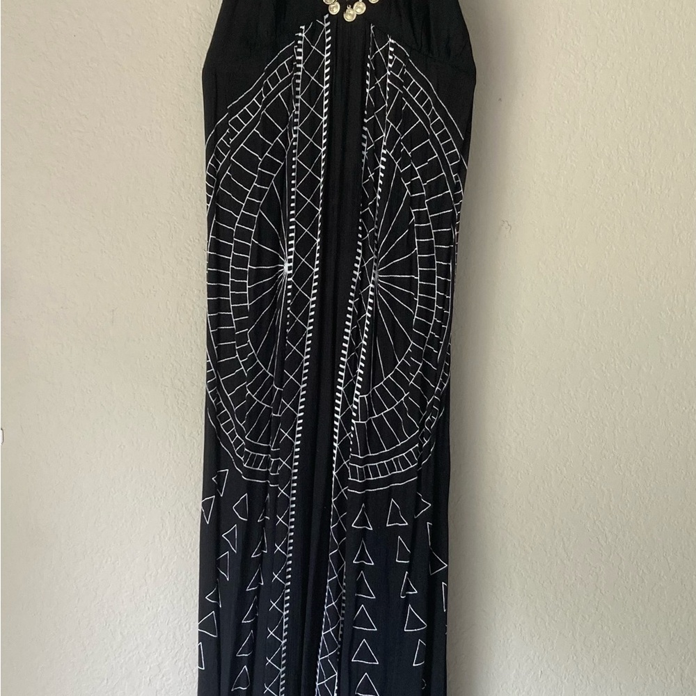 Elegant Black and White Geometric Maxi Dress